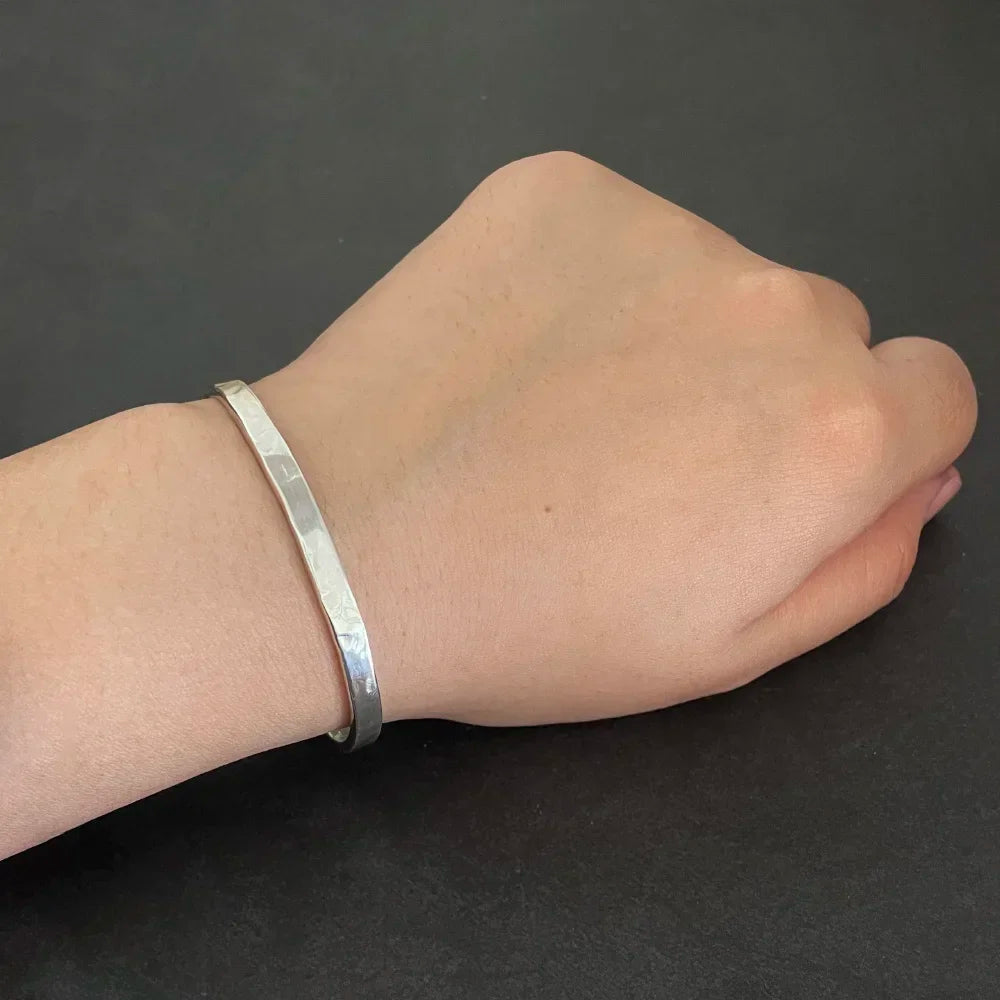 Bracelete Martelado Artesanal - Prata 925 4mm (Ajustável)