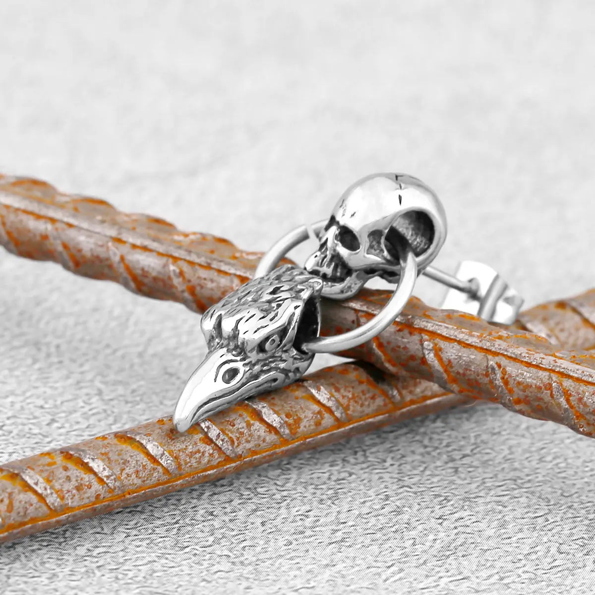 Brincos Corvo Nórdico