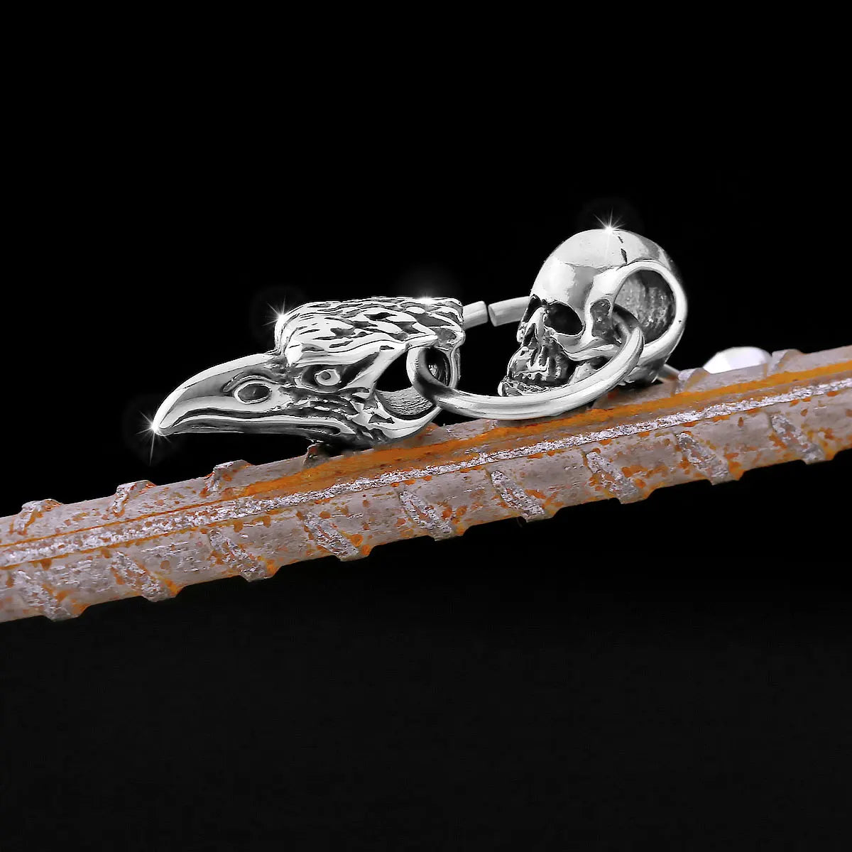 Brincos Corvo Nórdico