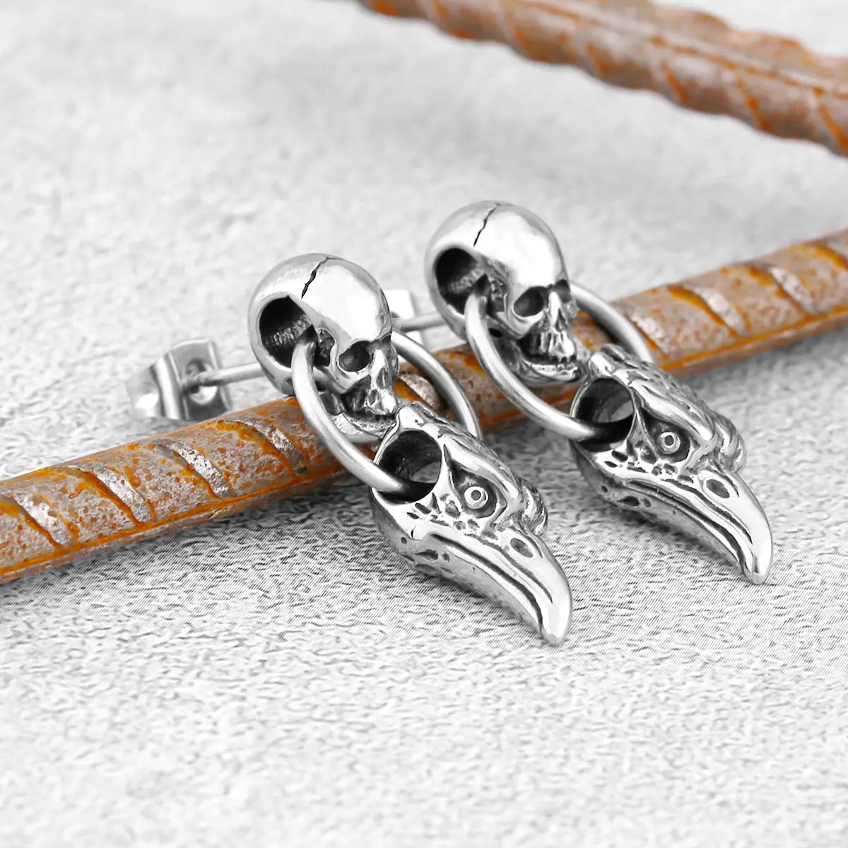 Brincos Corvo Nórdico